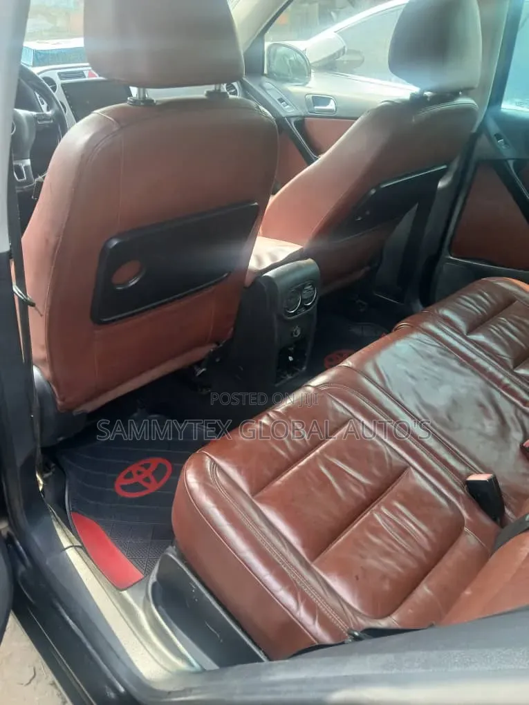 Volkswagen Tiguan 2010 Black