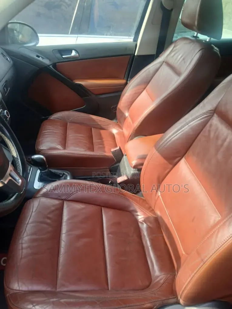 Volkswagen Tiguan 2010 Black