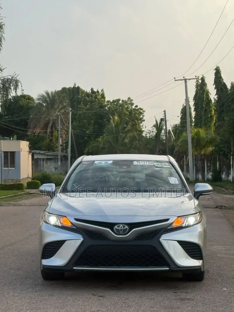 Toyota Camry 2018 Silver