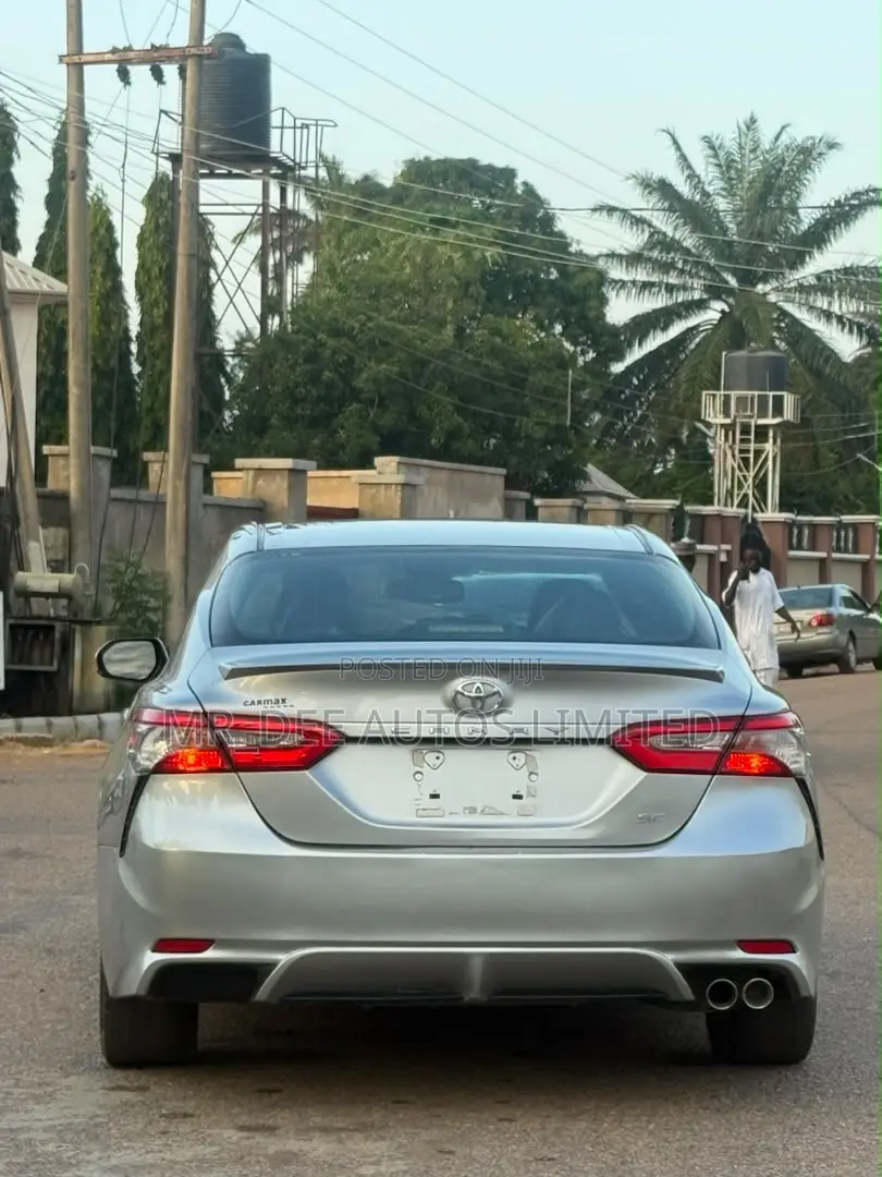 Toyota Camry 2018 Silver