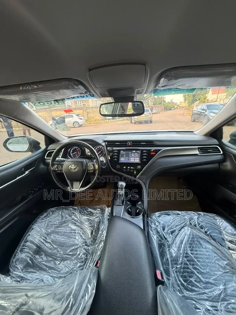 Toyota Camry 2018 Silver