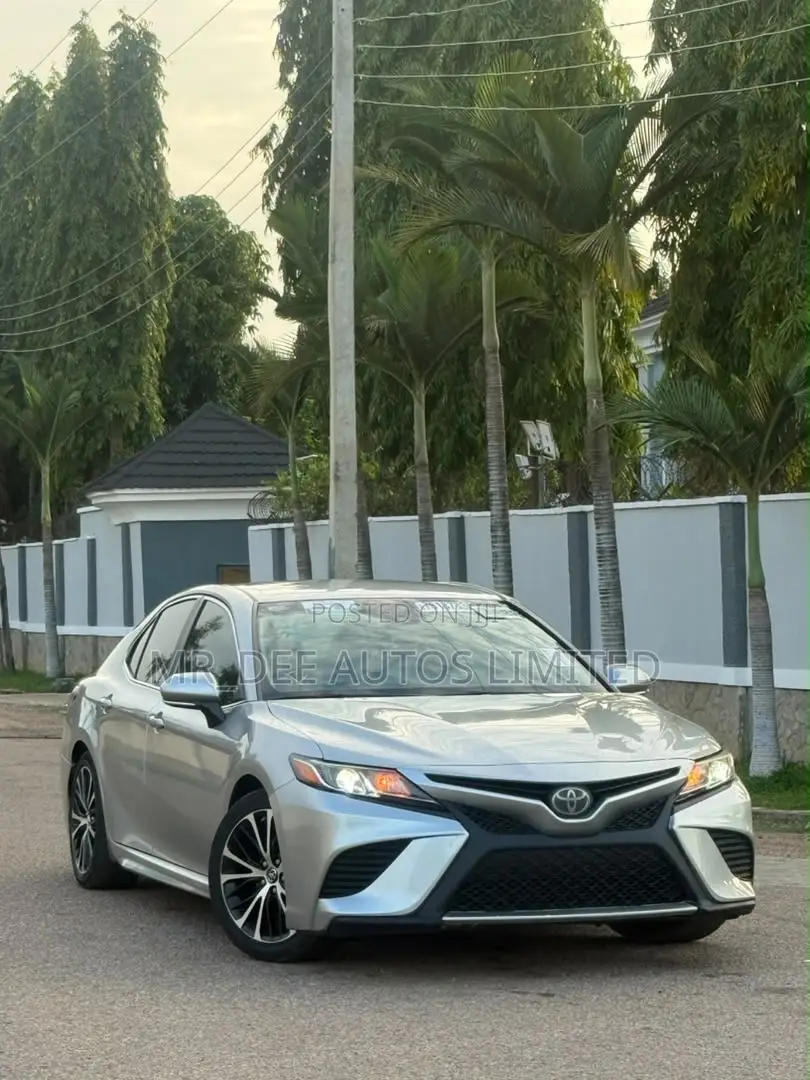 Toyota Camry 2018 Silver