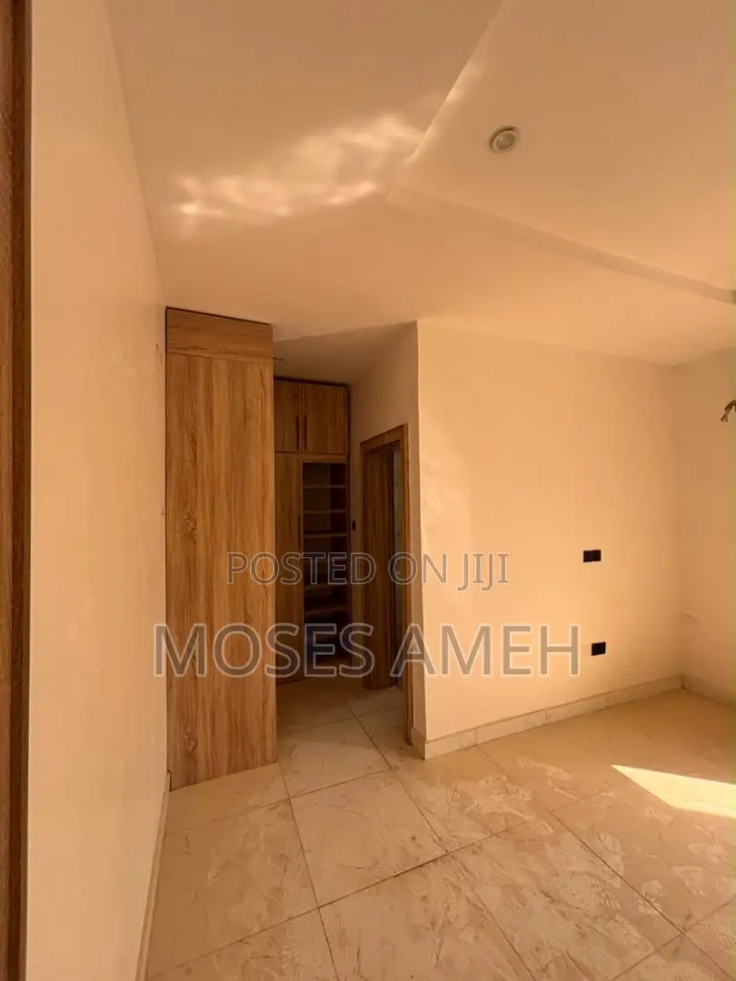 5bdrm Duplex in Idu for sale