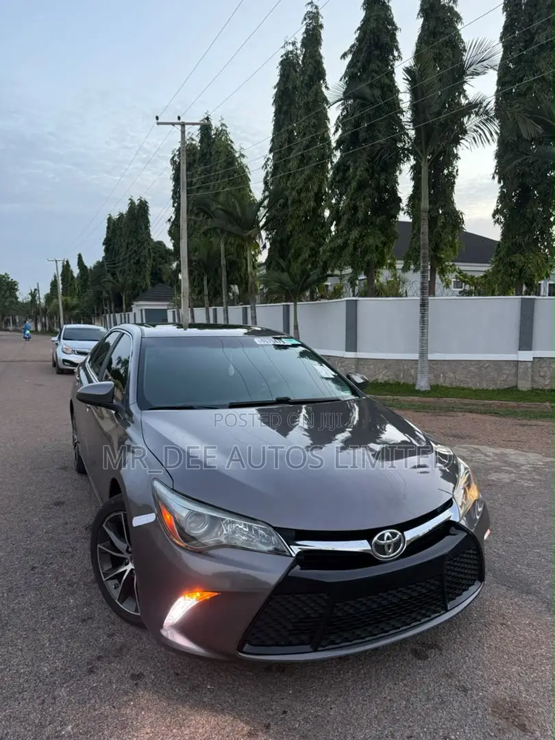 Toyota Camry XLE 4dr Sedan (2.5L 4cyl 6A) 2016 Gray