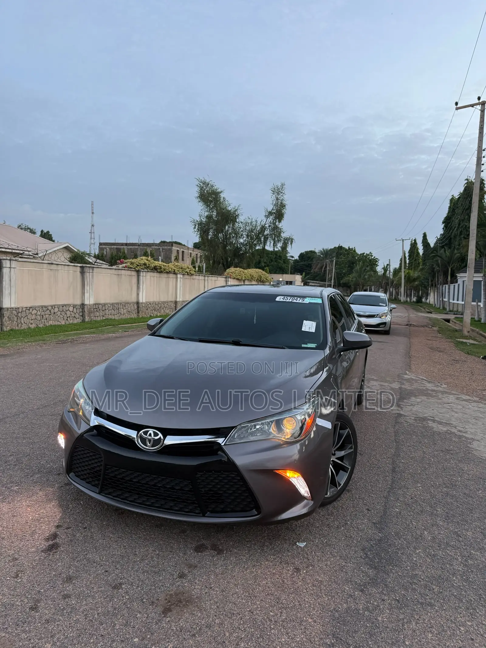 Toyota Camry XLE 4dr Sedan (2.5L 4cyl 6A) 2016 Gray