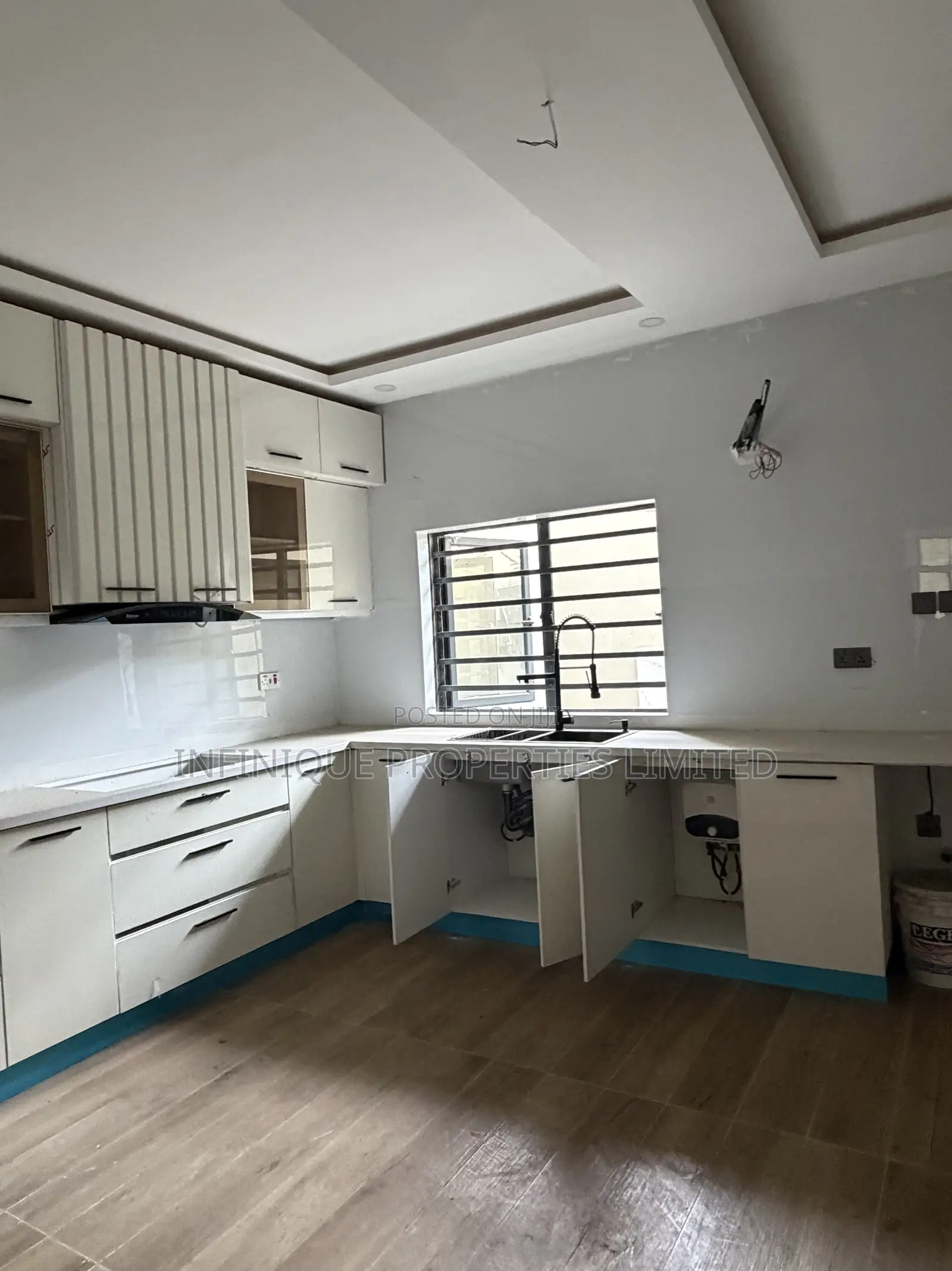 4bdrm Duplex in Shonibare Estate, Maryland for sale