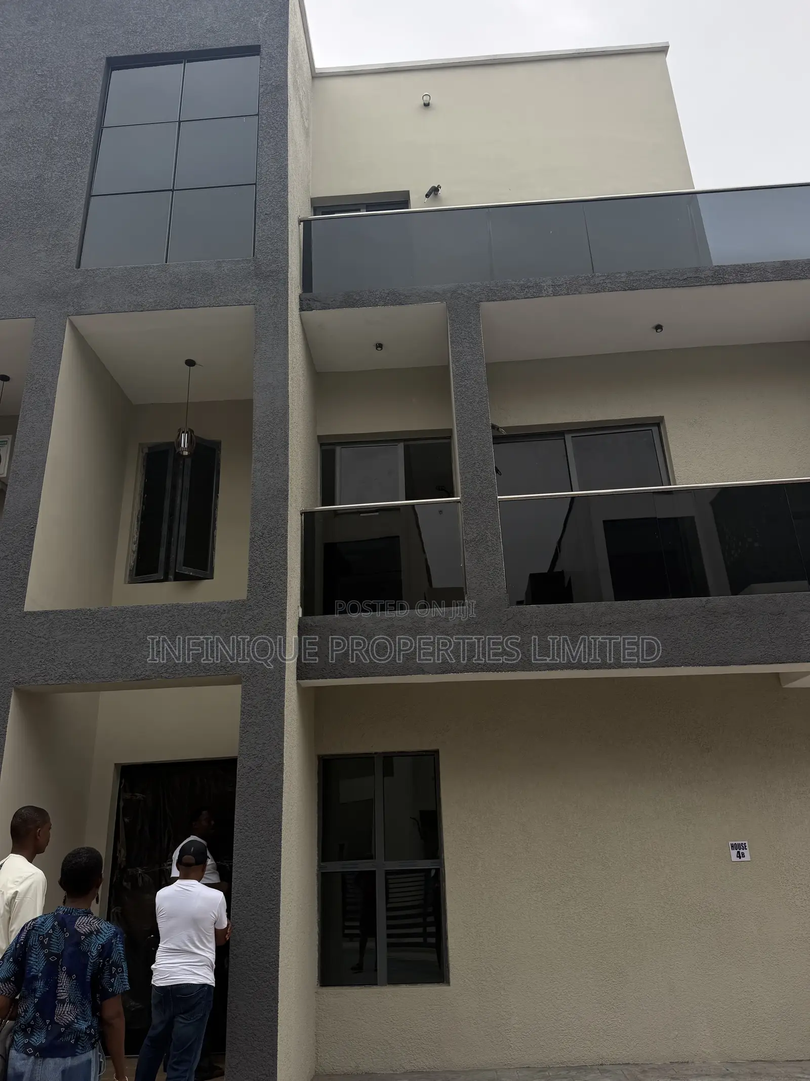 4bdrm Duplex in Shonibare Estate, Maryland for sale