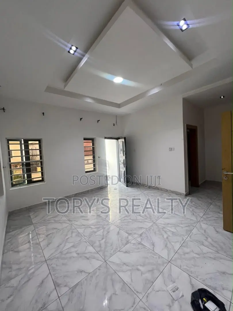 1bdrm Apartment in Lekki Phase 2 for rent