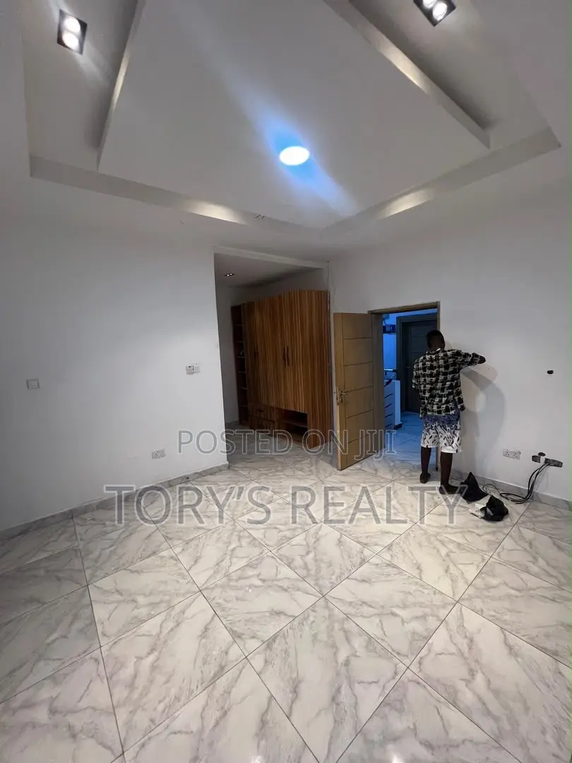 1bdrm Apartment in Lekki Phase 2 for rent