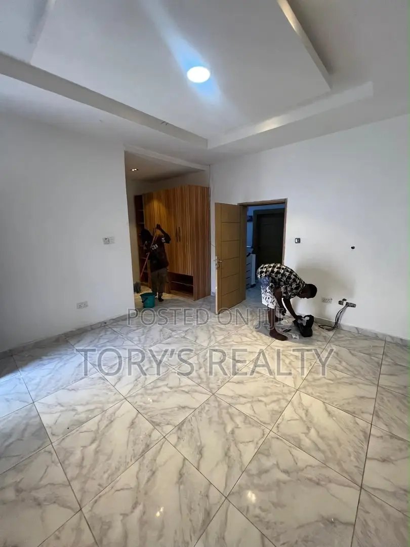 1bdrm Apartment in Lekki Phase 2 for rent