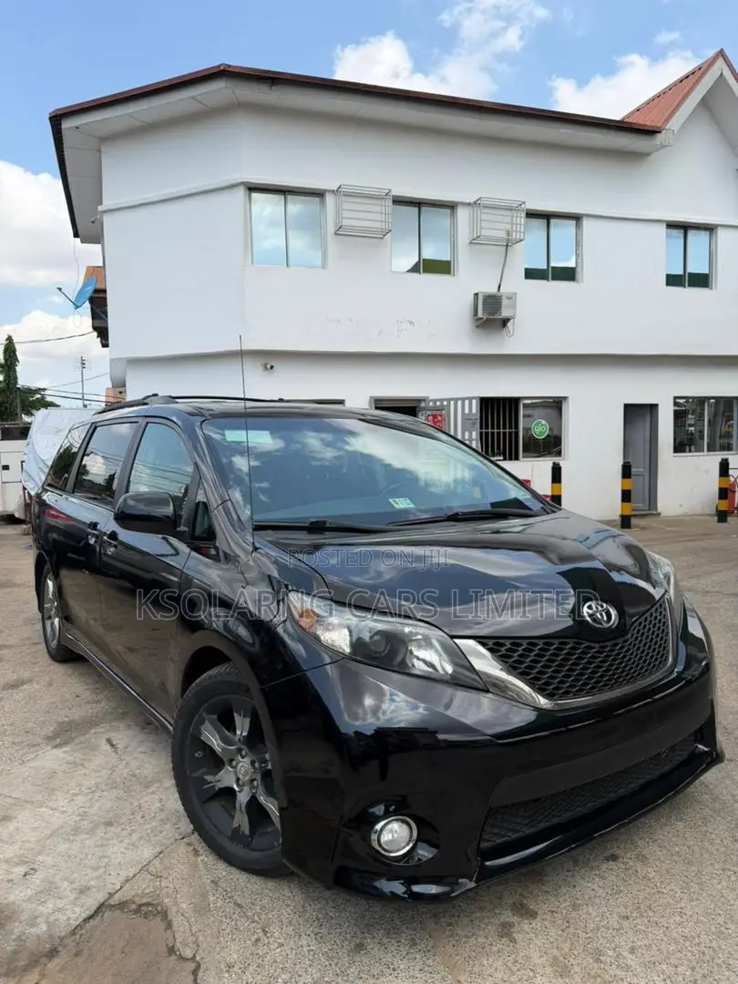 Toyota Sienna SE 8 Passenger 2012 Black