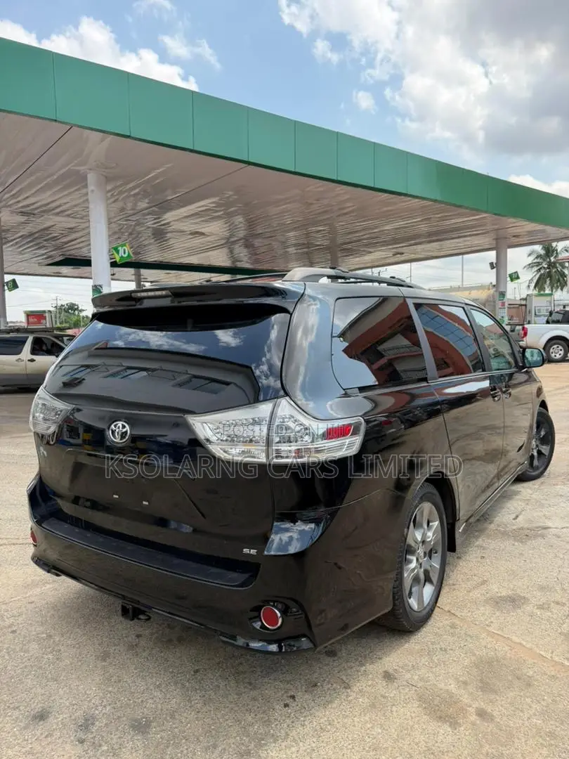 Toyota Sienna SE 8 Passenger 2012 Black