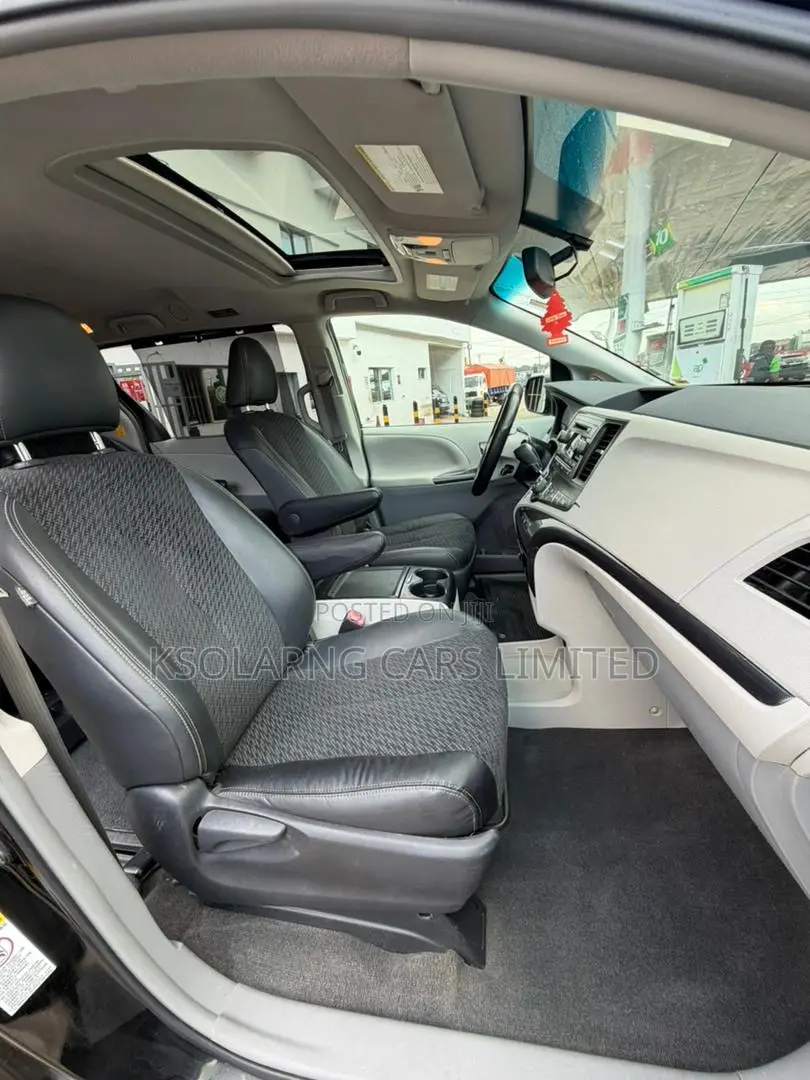 Toyota Sienna SE 8 Passenger 2012 Black