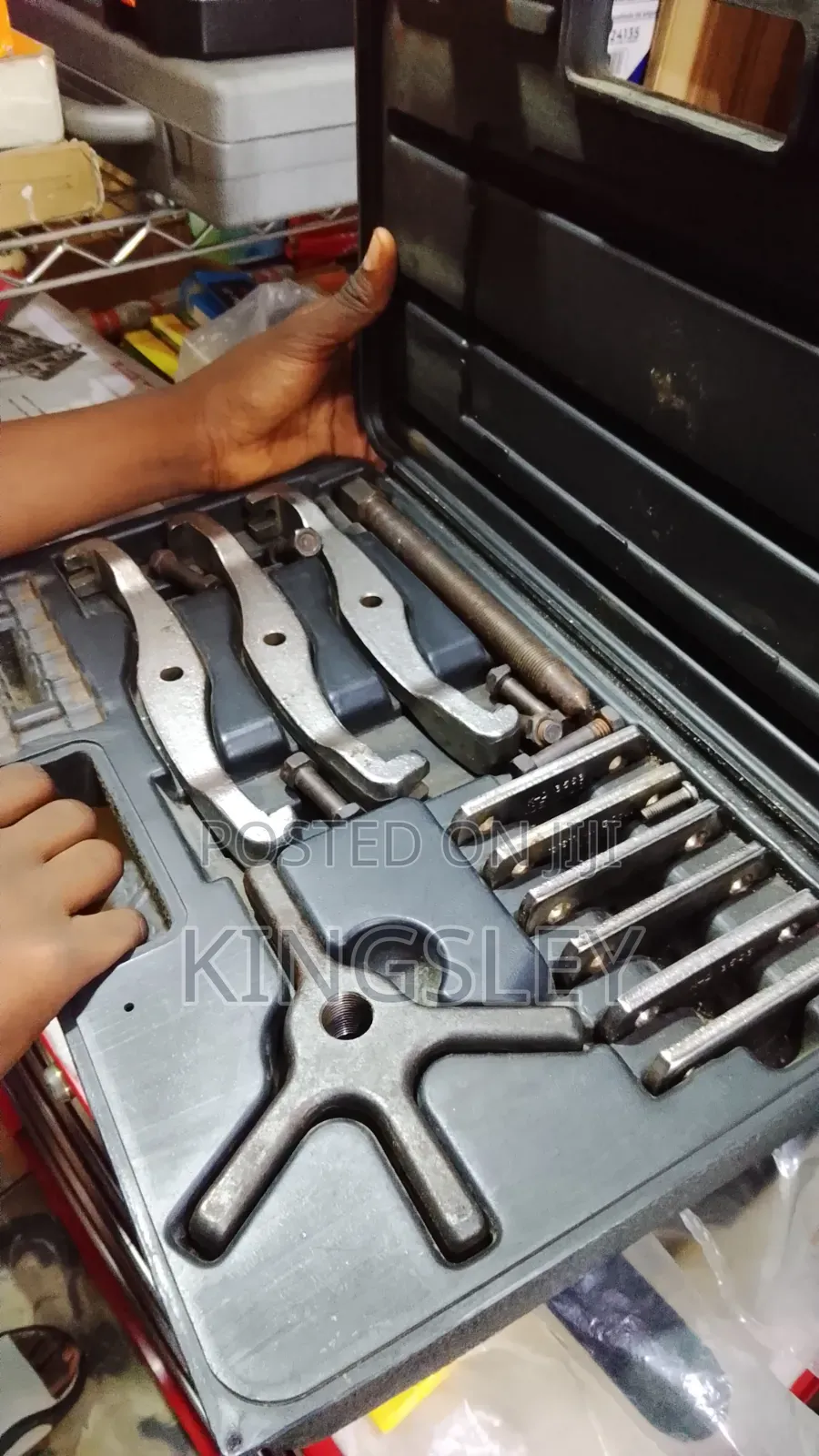 GearWrench 5 Ton 2-Jaw and 3-Jaw Puller Set, Model 3562D.