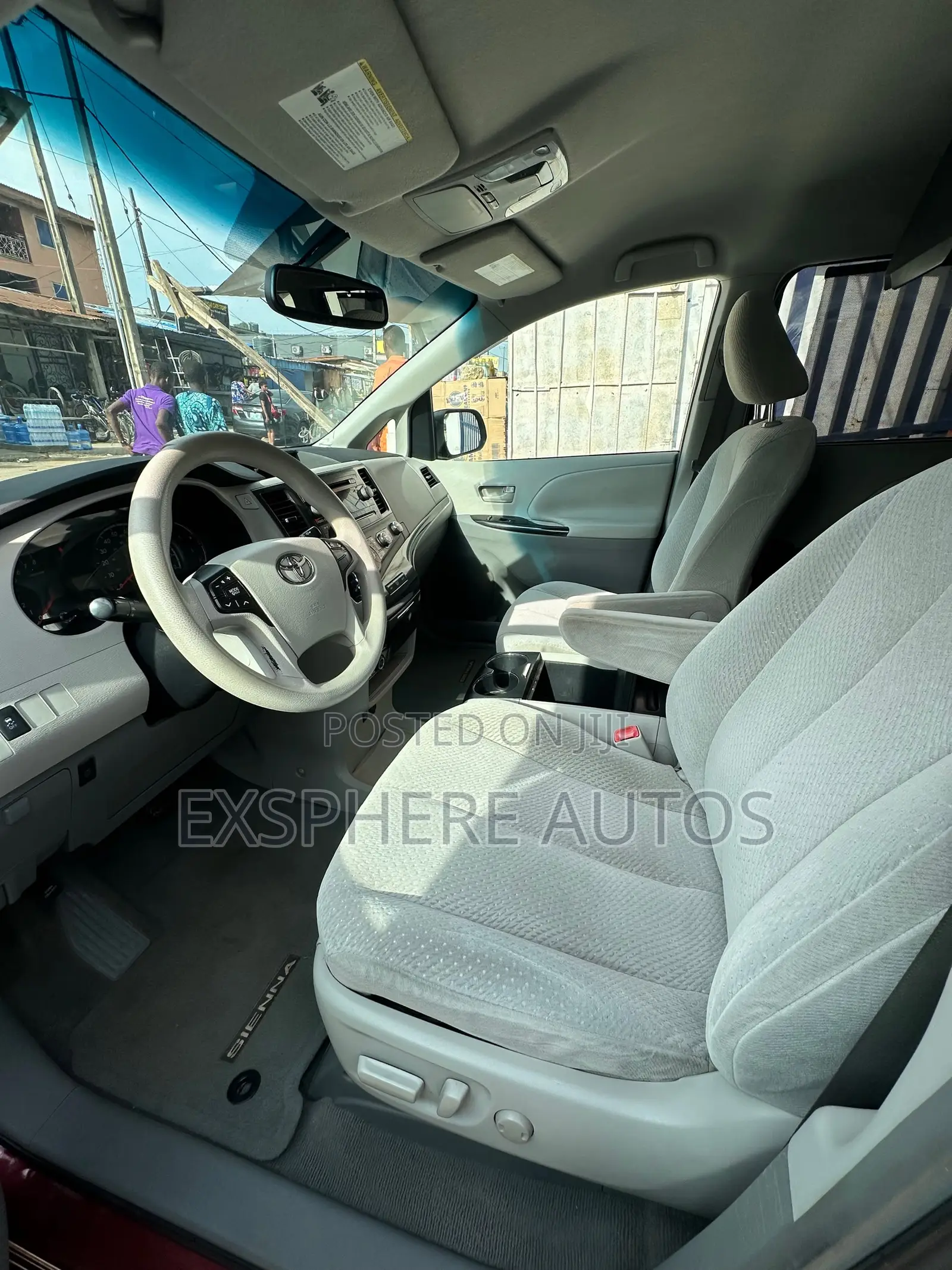 Toyota Sienna 2011 Red