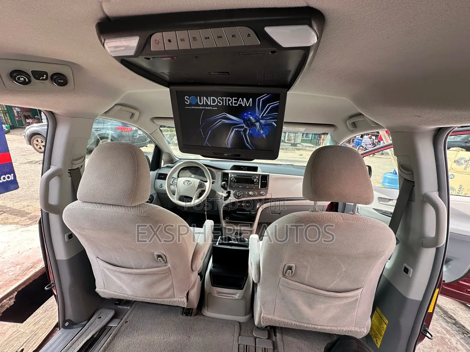 Toyota Sienna 2011 Red