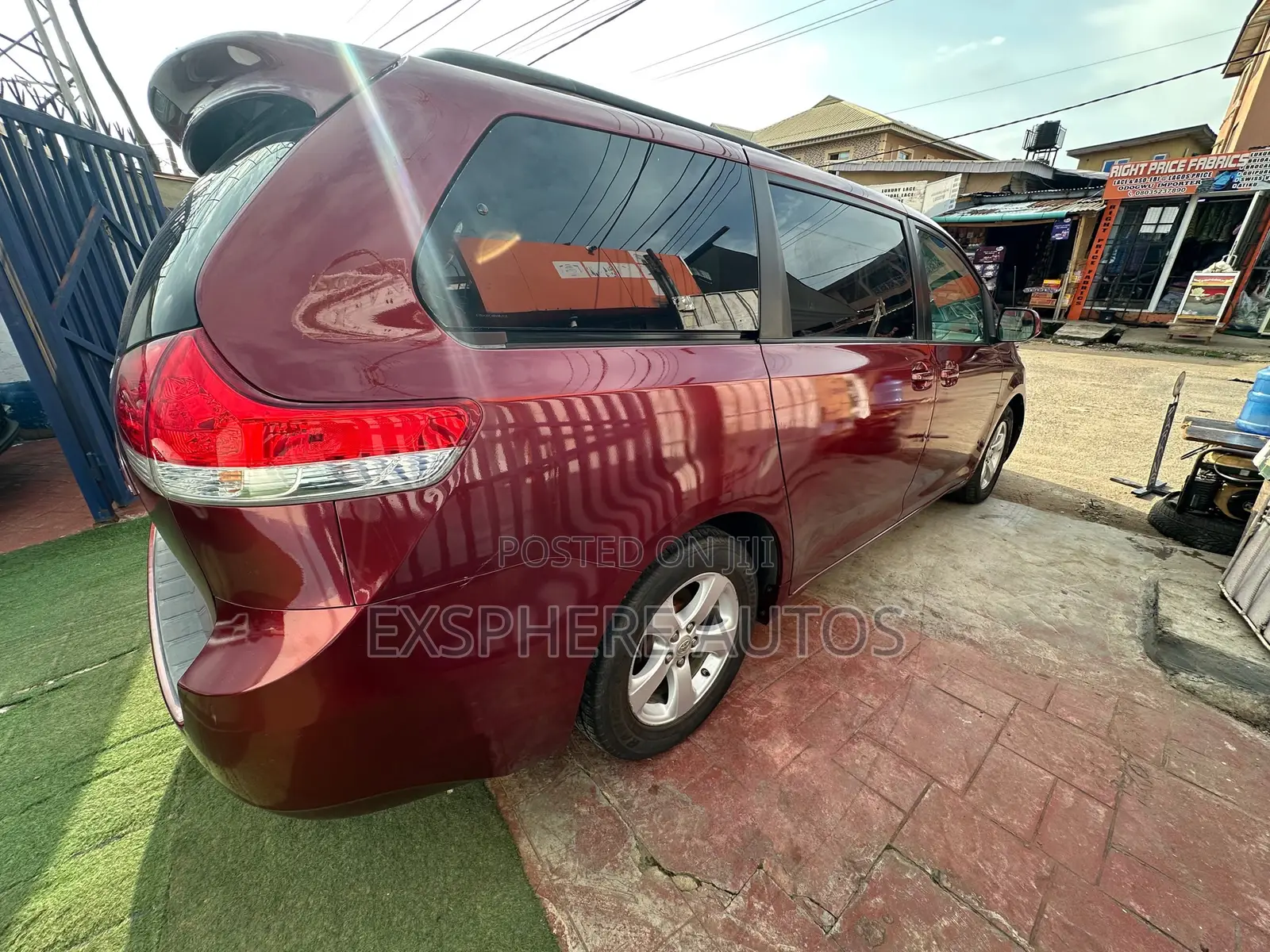 Toyota Sienna 2011 Red