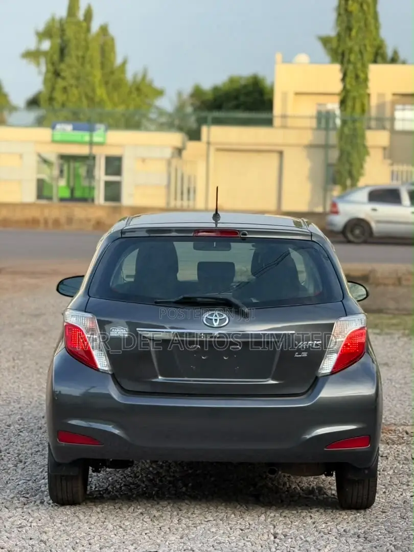 Toyota Yaris 2013 Gray