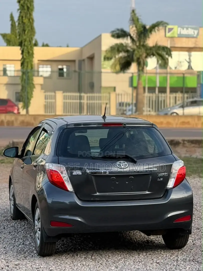 Toyota Yaris 2013 Gray