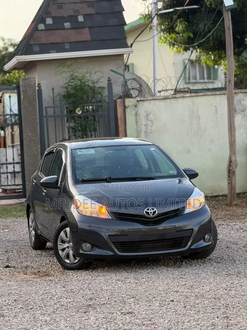 Toyota Yaris 2013 Gray