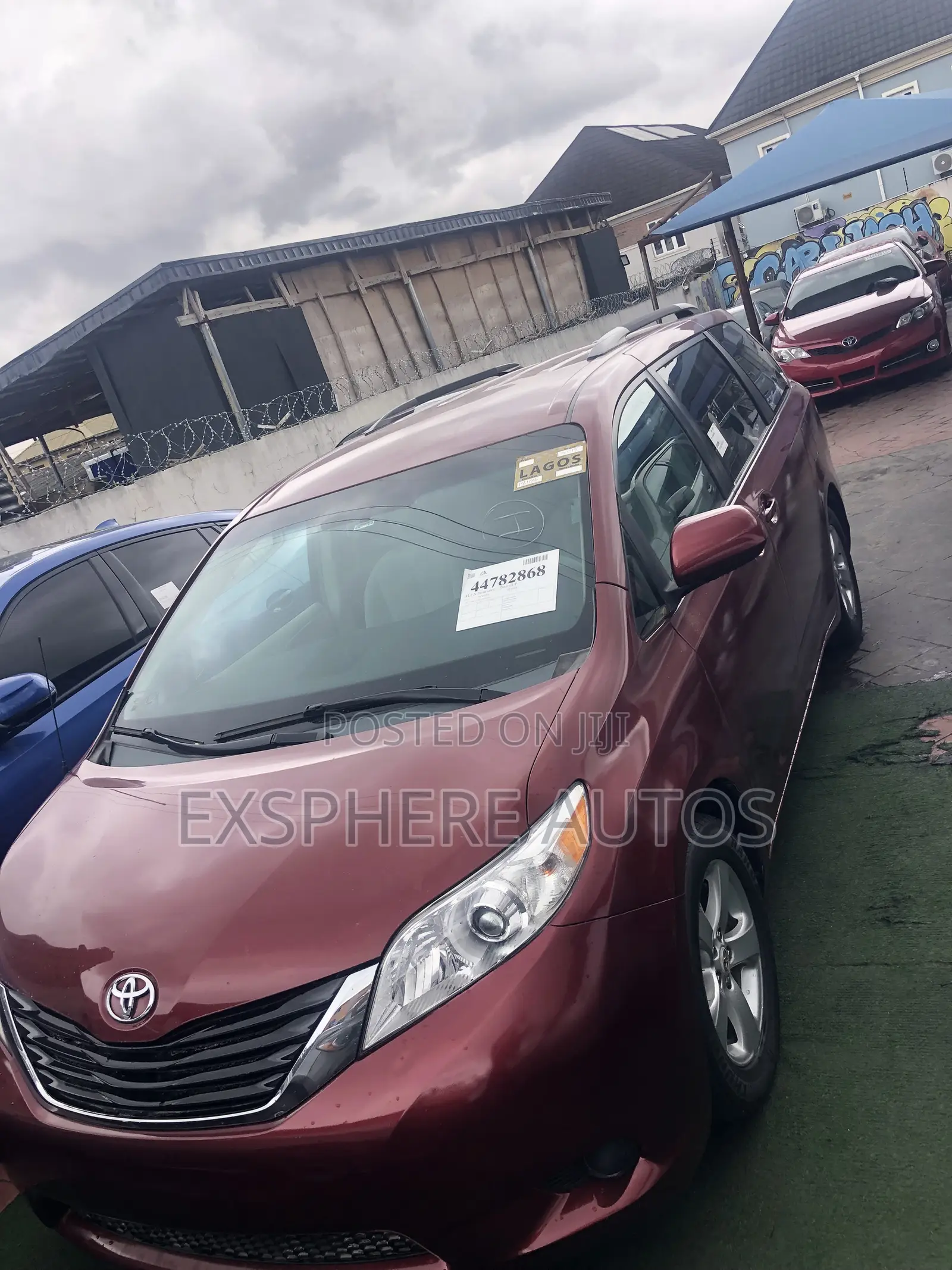 Toyota Sienna 2011 Red