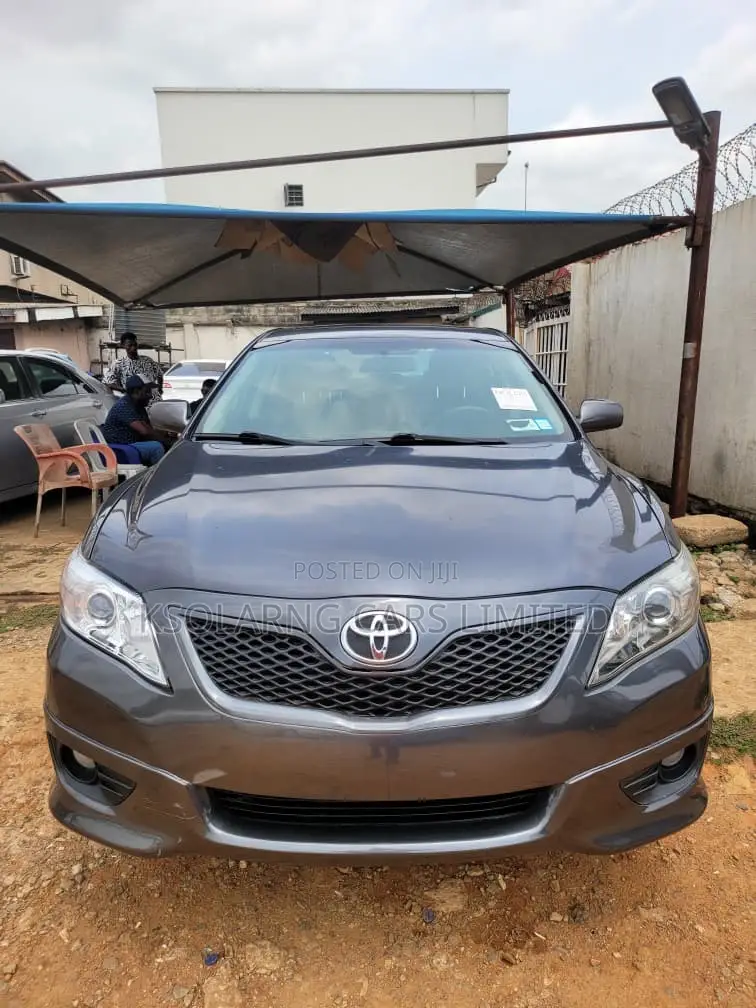 Toyota Camry SE V6 4dr Sedan (3.5L 6cyl 6AM) 2010 Gray