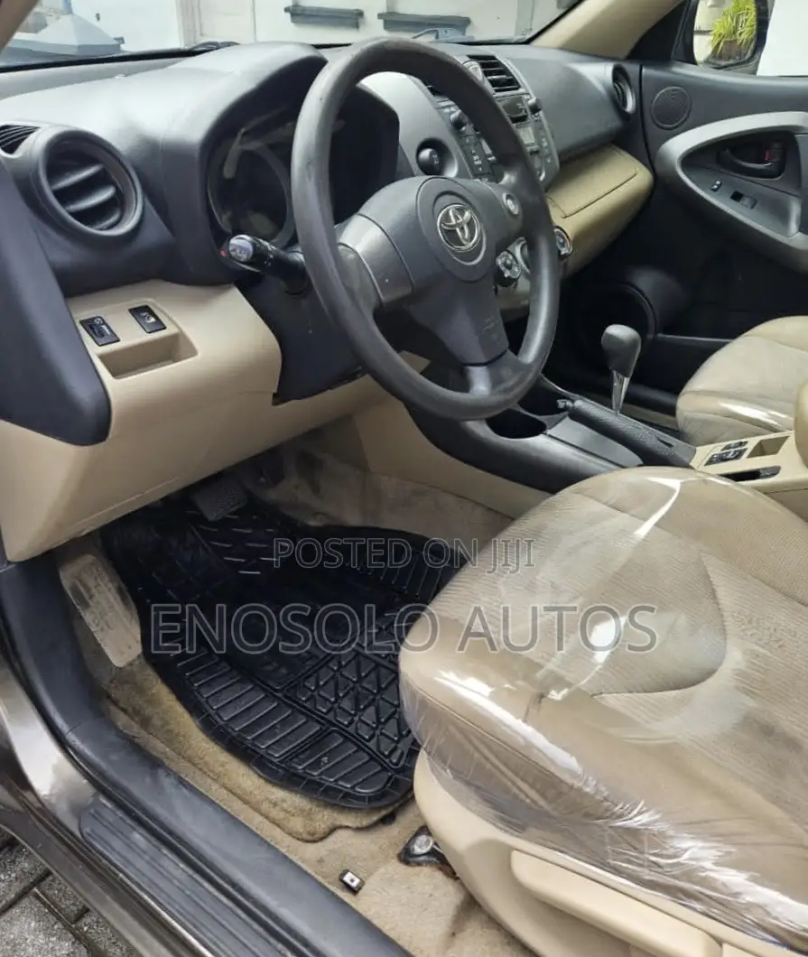 Toyota RAV4 2010 Gold