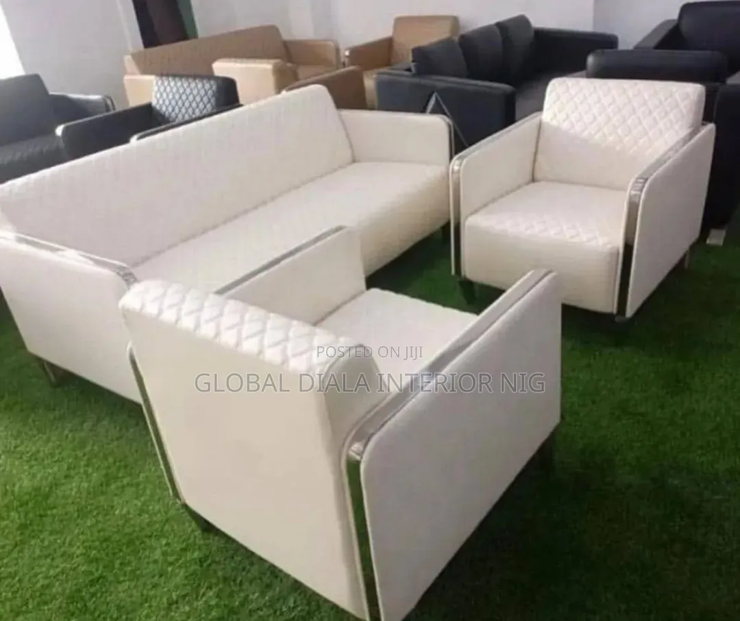 5-Seater Office Sofa Set Features White Leather
