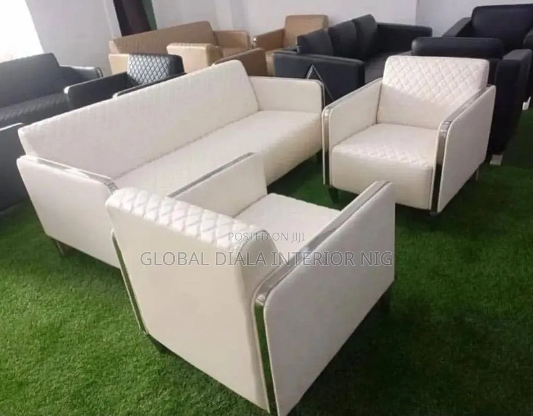 5-Seater Office Sofa Set Features White Leather