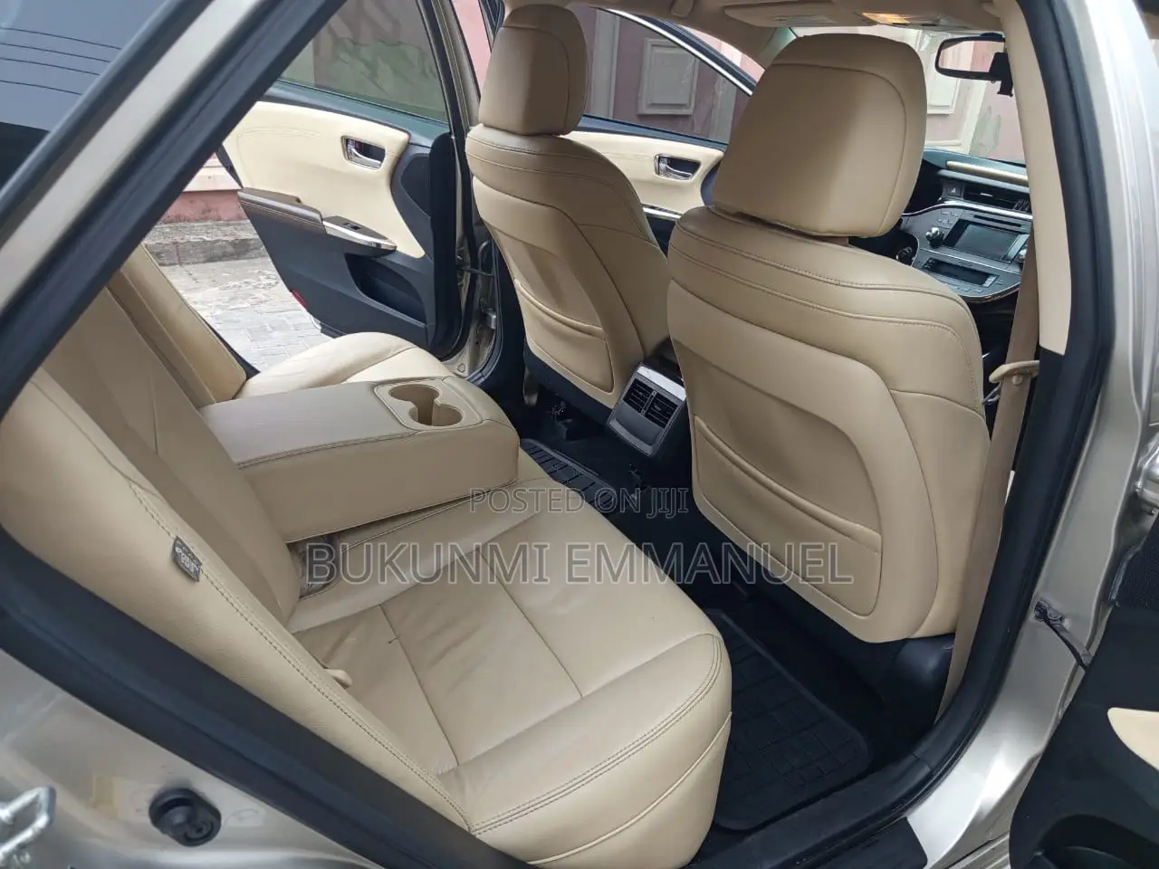 Toyota Avalon XLE Sedar FWD (3.5L 6cyl 6A) 2013 Gold