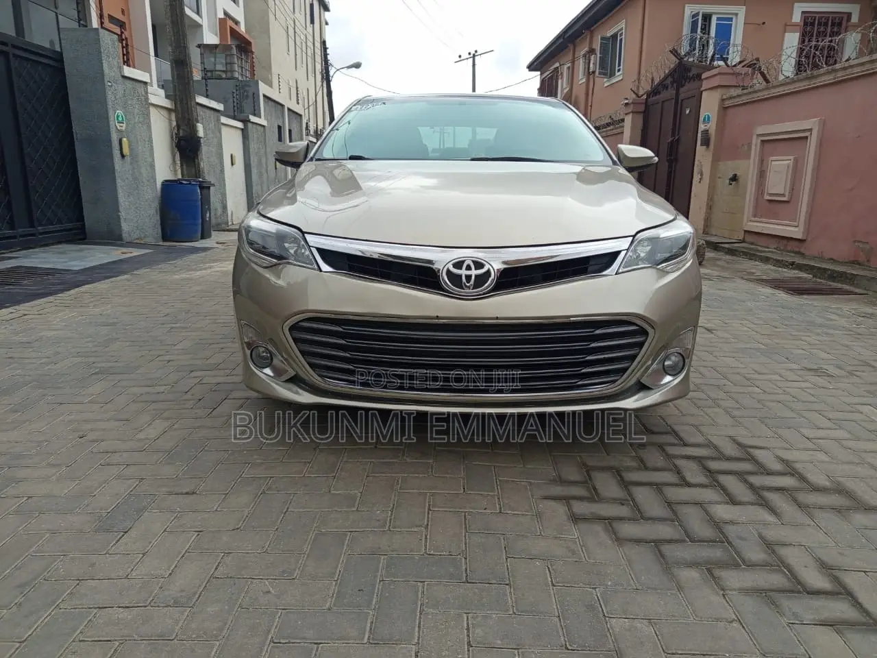 Toyota Avalon XLE Sedar FWD (3.5L 6cyl 6A) 2013 Gold