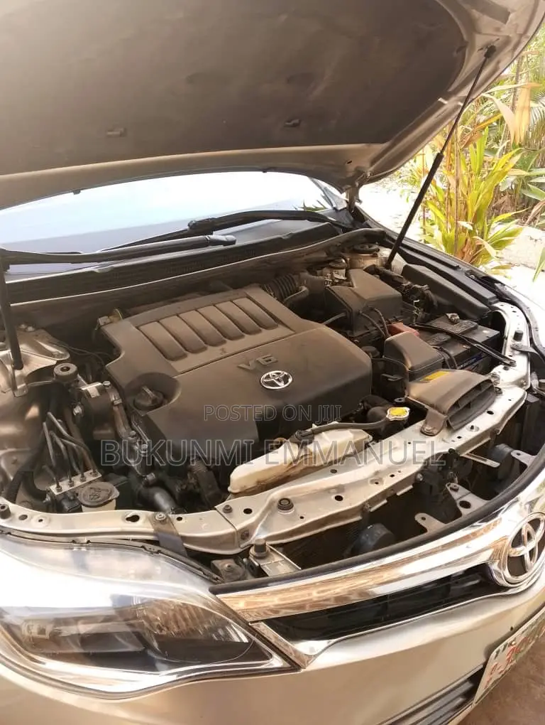 Toyota Avalon XLE Sedar FWD (3.5L 6cyl 6A) 2013 Gold