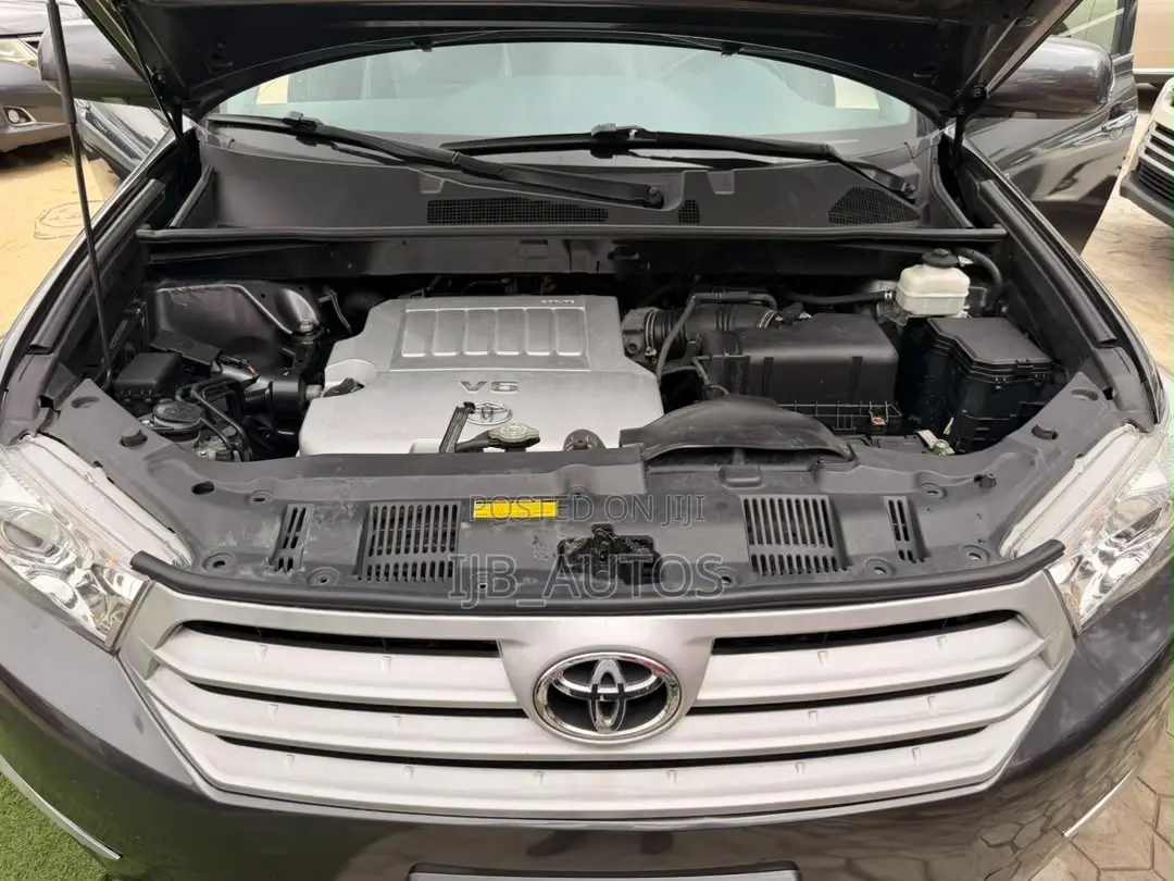 Toyota Highlander Limited 3.5l 4WD 2013 Gray
