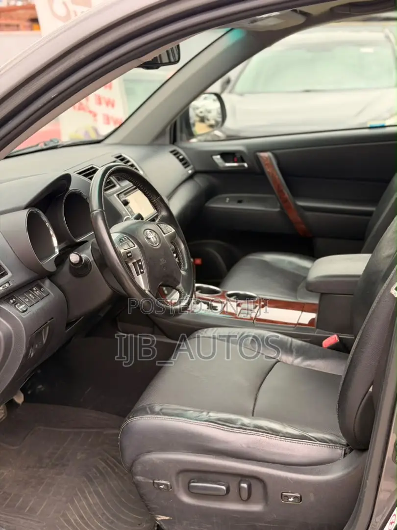 Toyota Highlander Limited 3.5l 4WD 2013 Gray