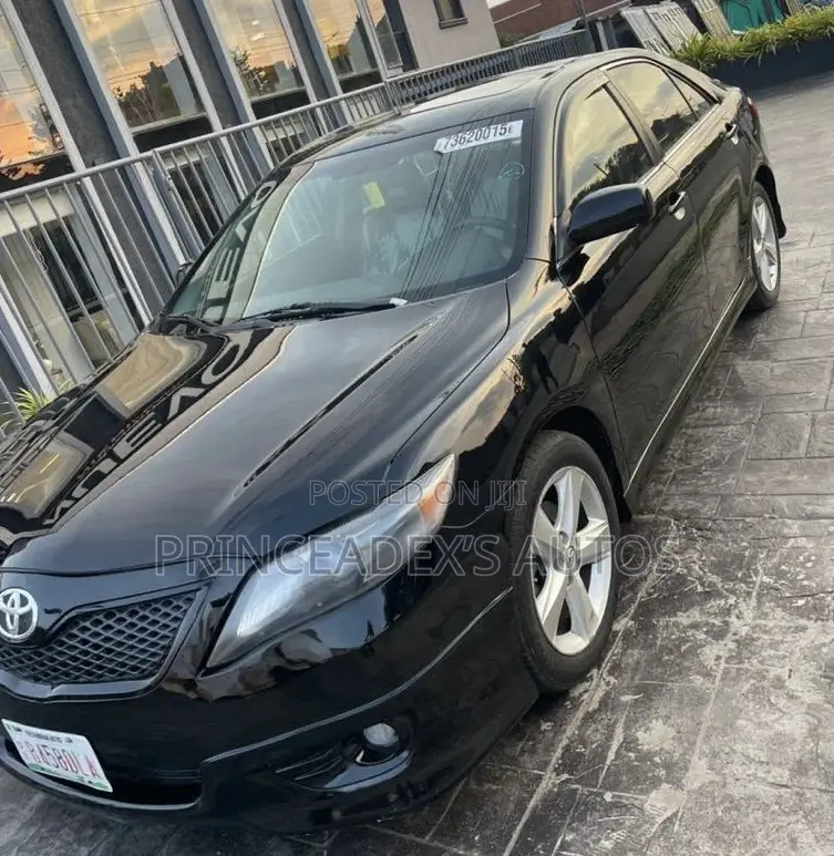 Toyota Camry SE 4dr Sedan (2.5L 4cyl 6A) 2011 Black