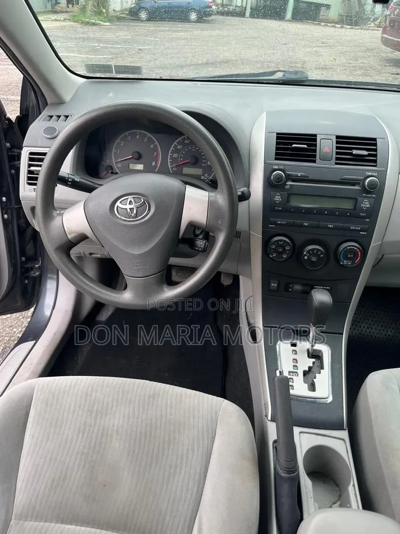 Toyota Corolla LE 4dr Sedan (1.8L 4cyl 4A) 2010 Gray