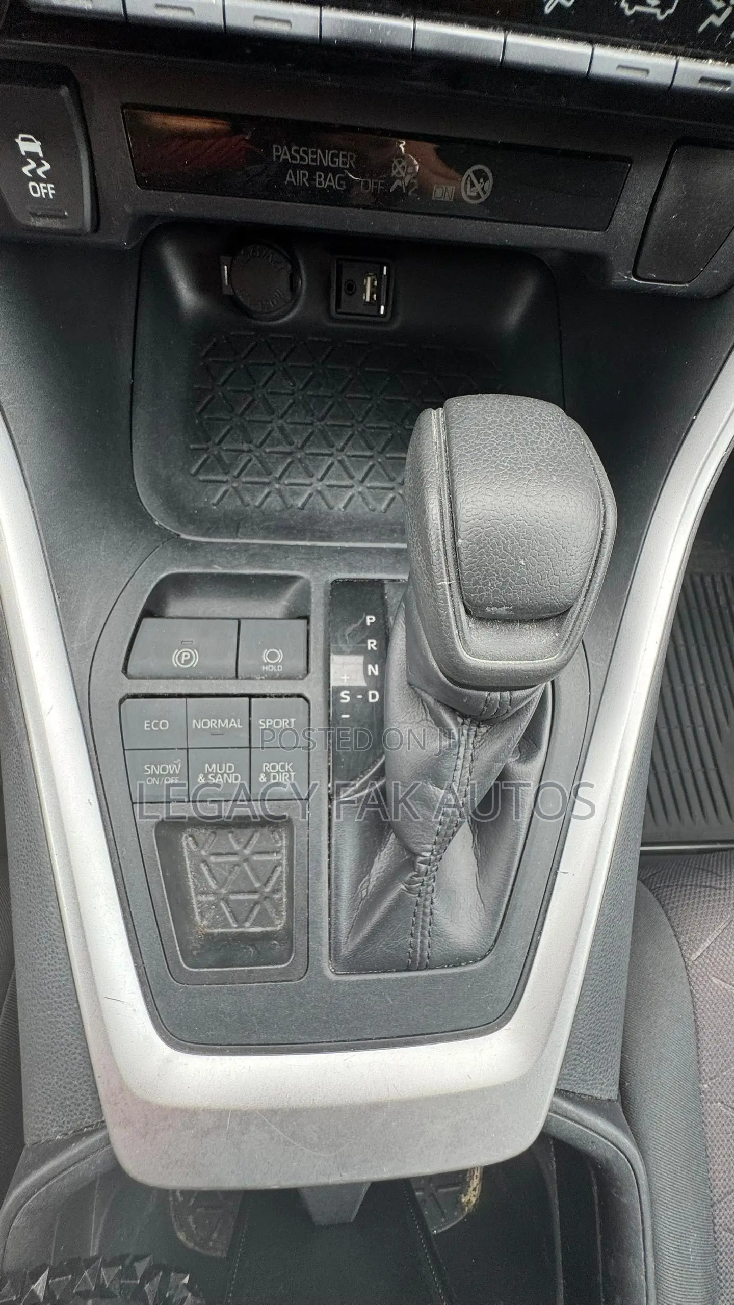 Toyota RAV4 XLE FWD 2019 Green