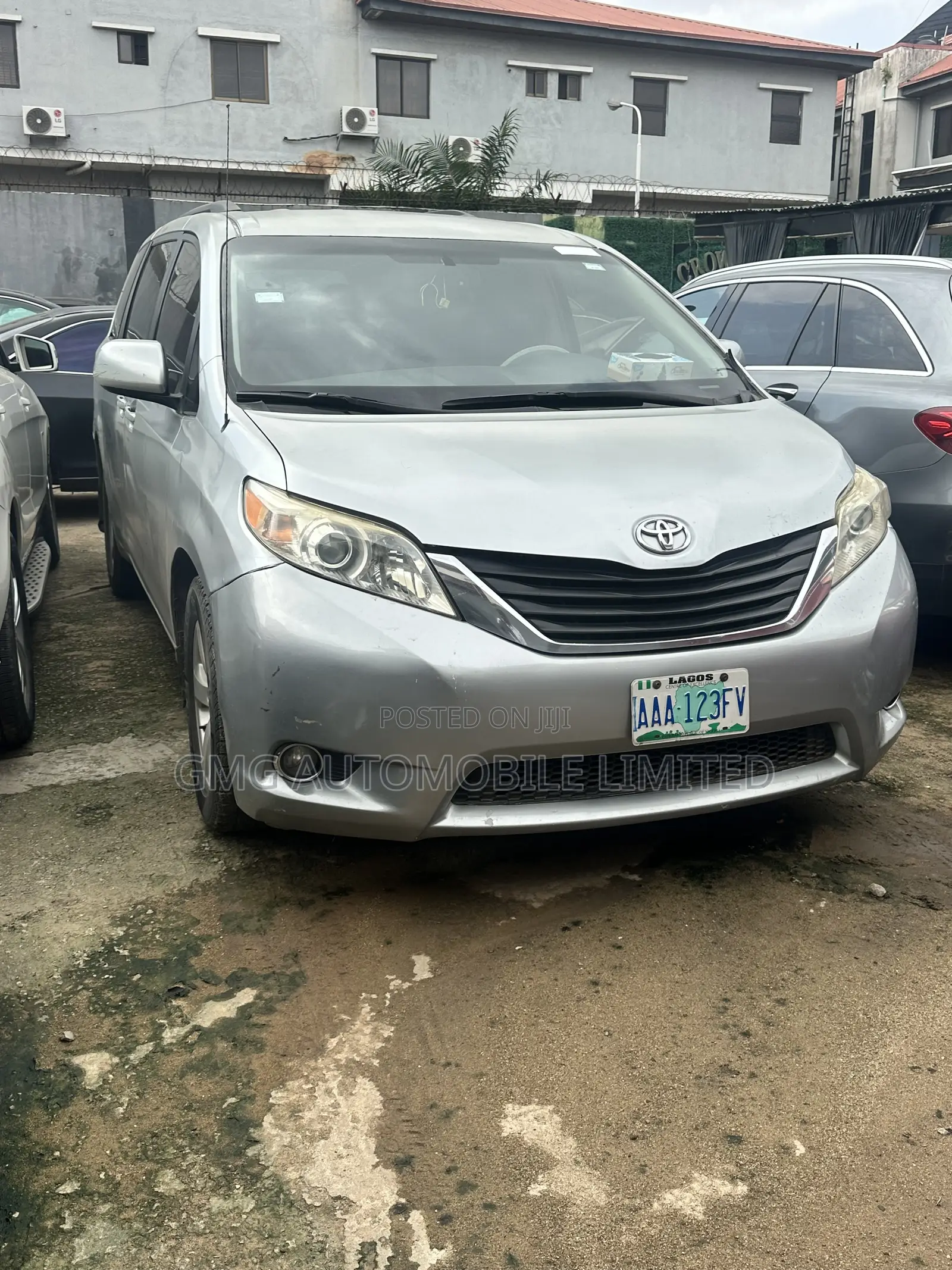 Toyota Sienna LE 8 Passenger 2011 Silver