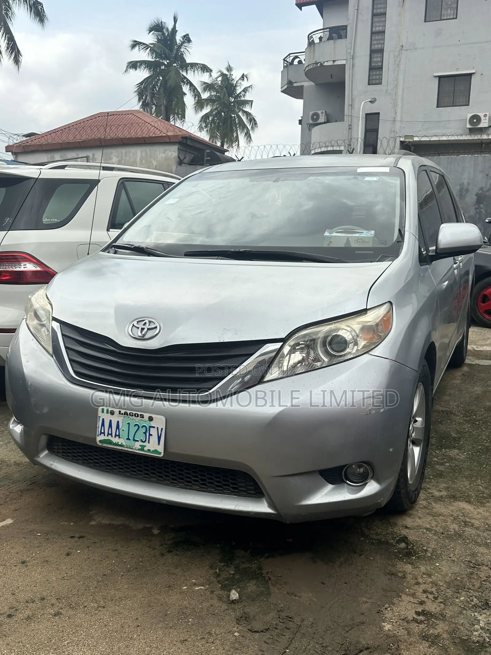 Toyota Sienna LE 8 Passenger 2011 Silver