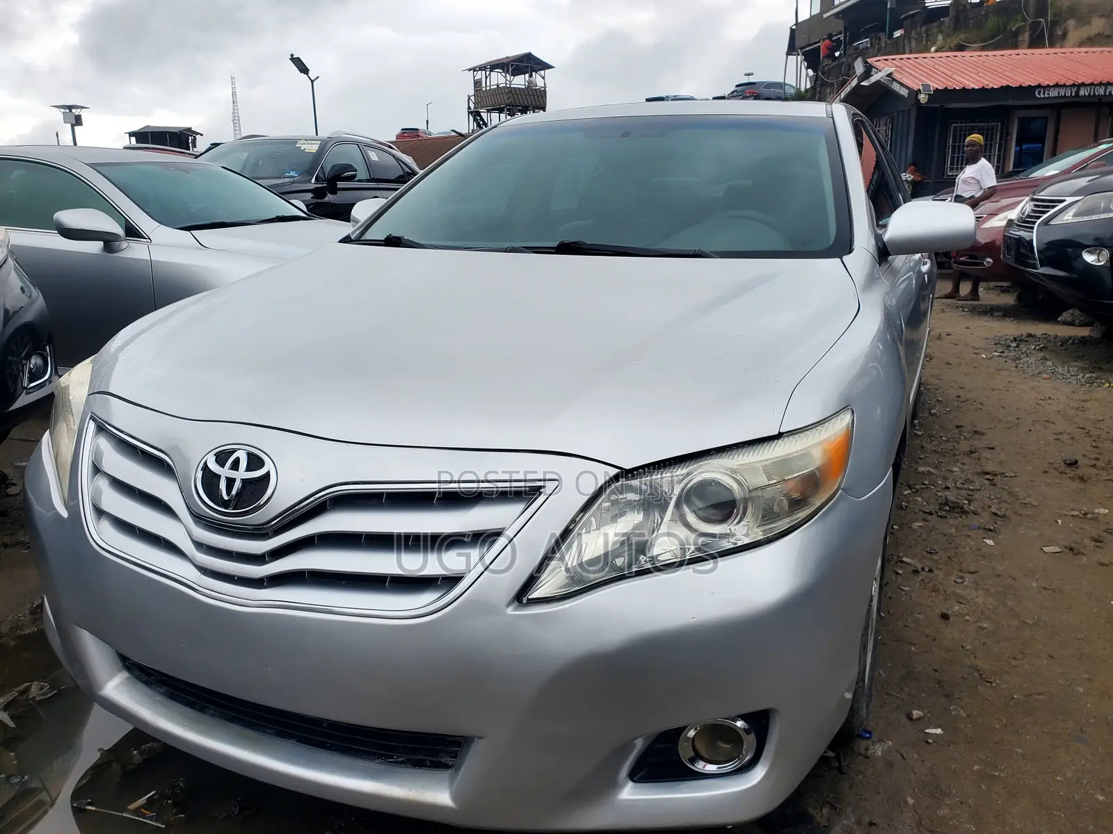 Toyota Camry LE 4dr Sedan (2.5L 4cyl 6A) 2011 Silver