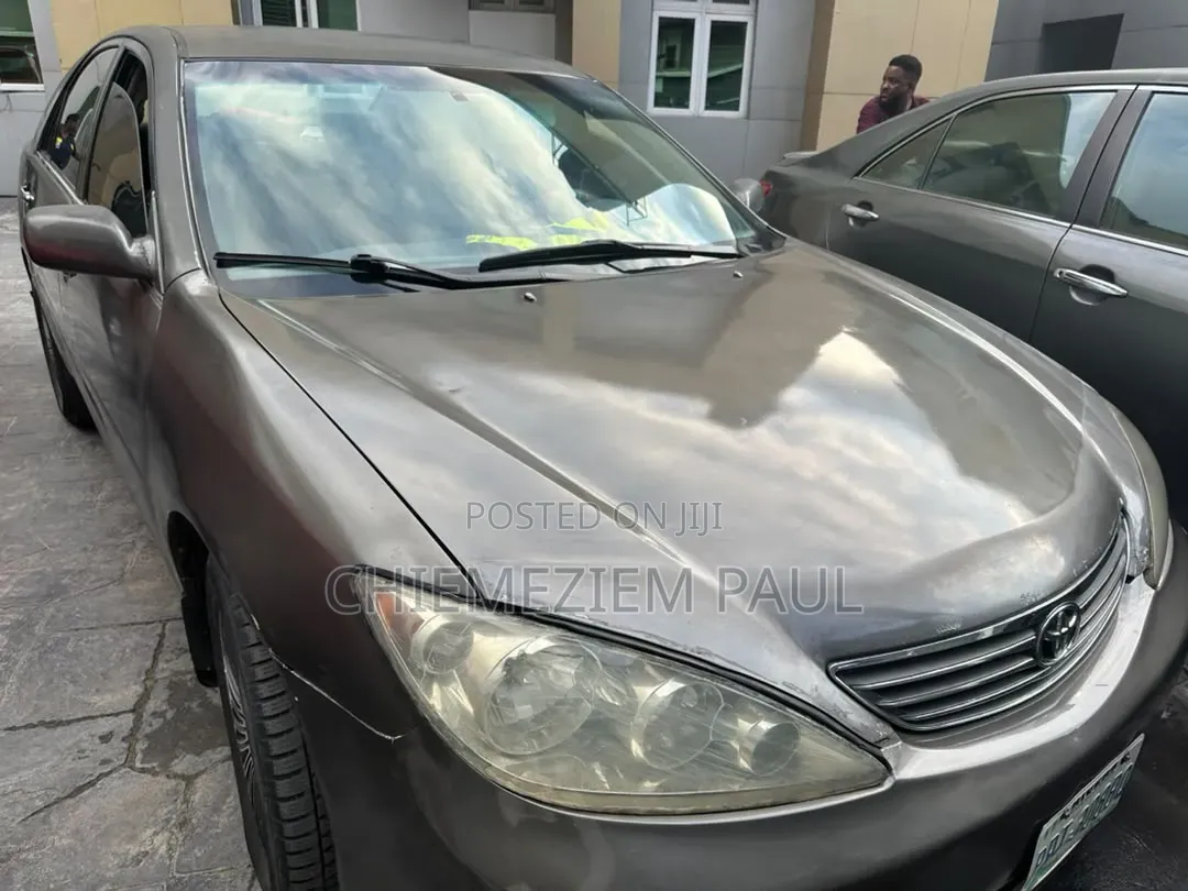 Toyota Camry 2005 Gray