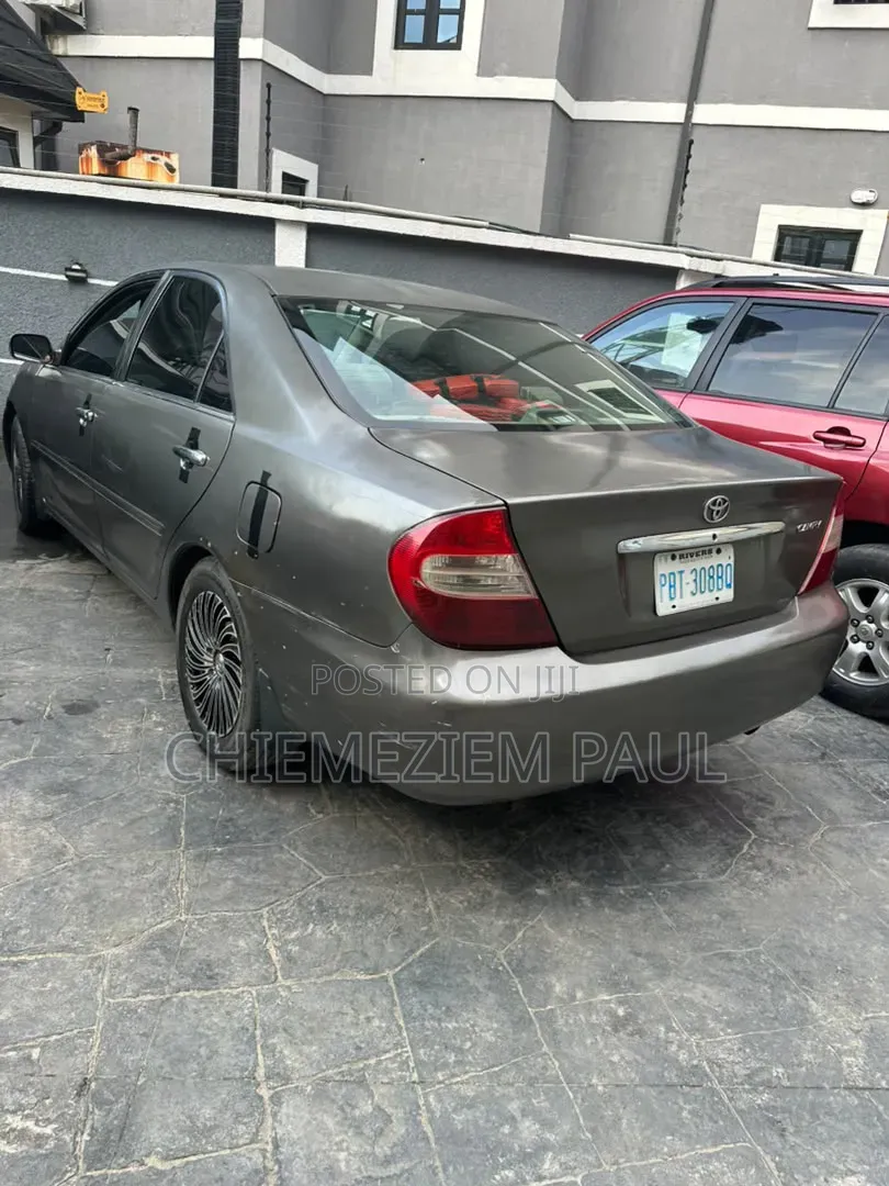Toyota Camry 2005 Gray