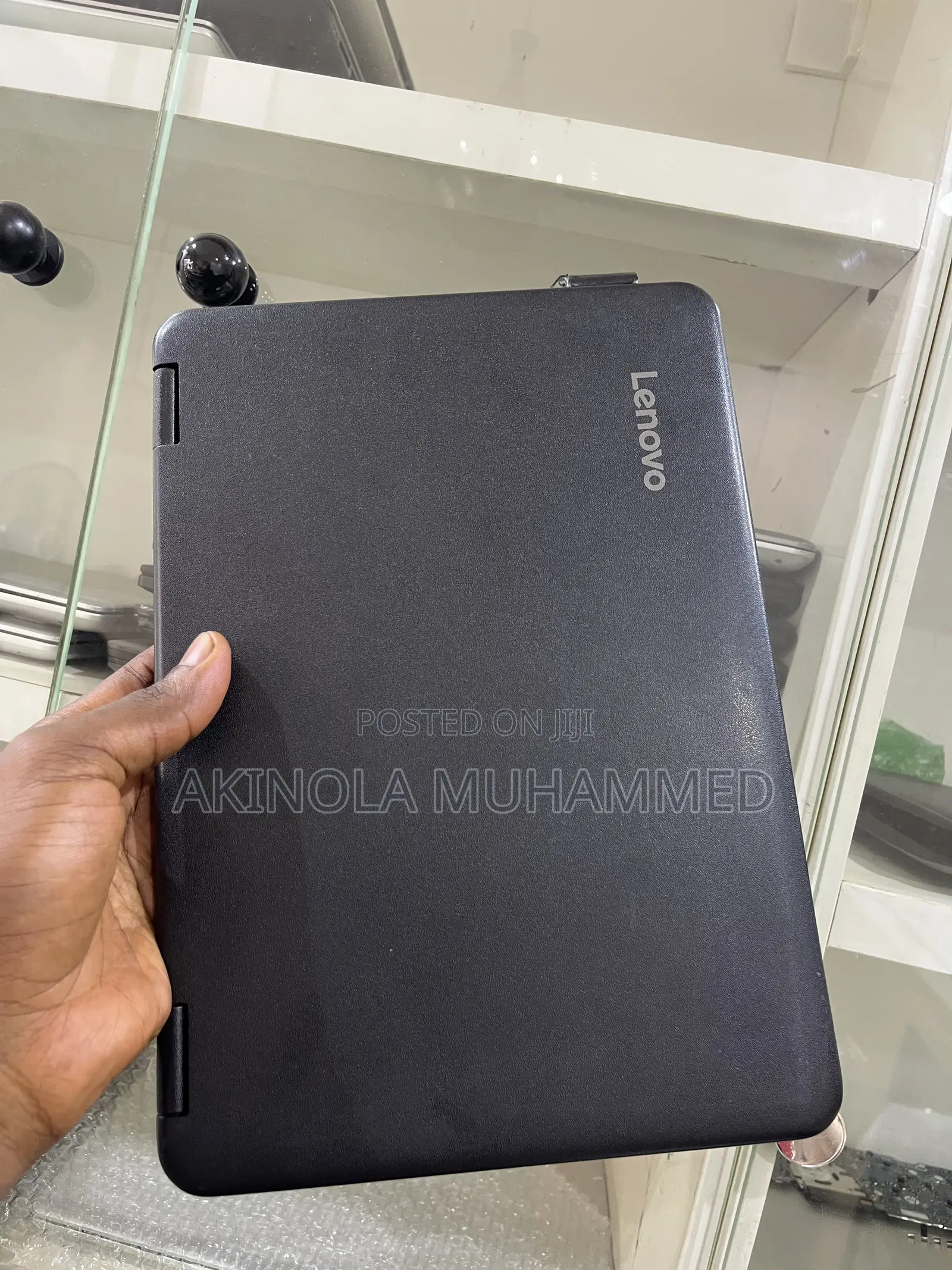 Laptop Lenovo 300e 4GB Intel Celeron SSD 160GB
