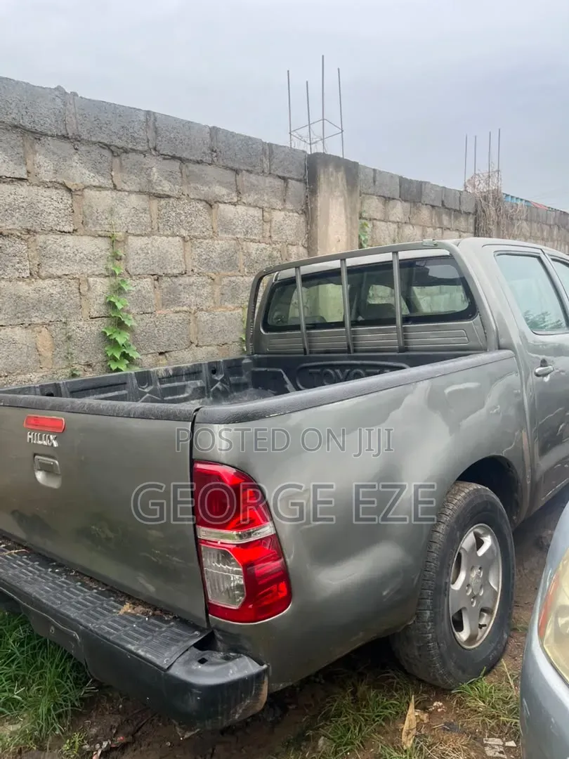 Toyota Hilux 2007 Gray