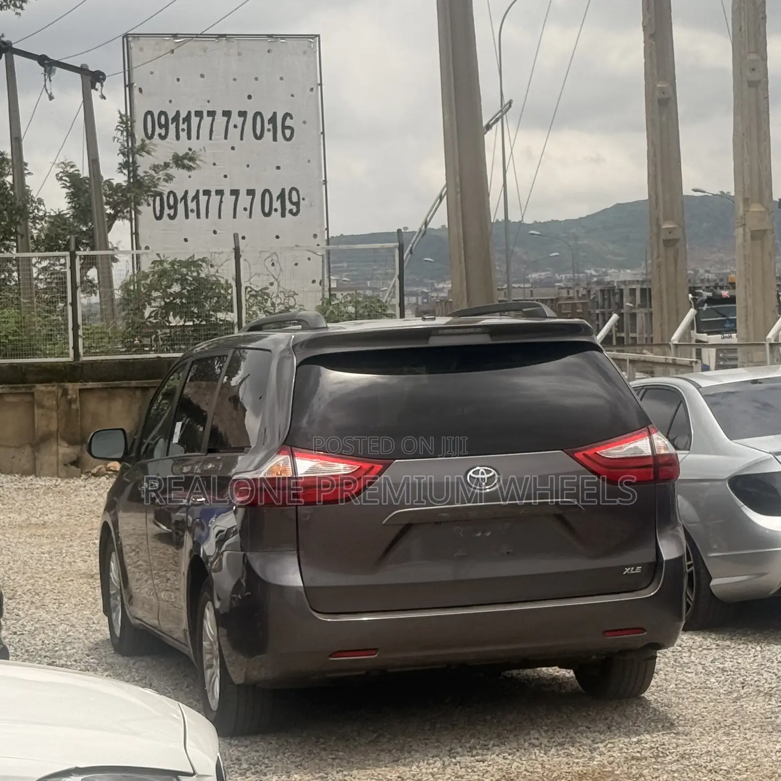 Toyota Sienna XLE 8 Passenger (3.5L 6cyl 6A) 2016 Gray