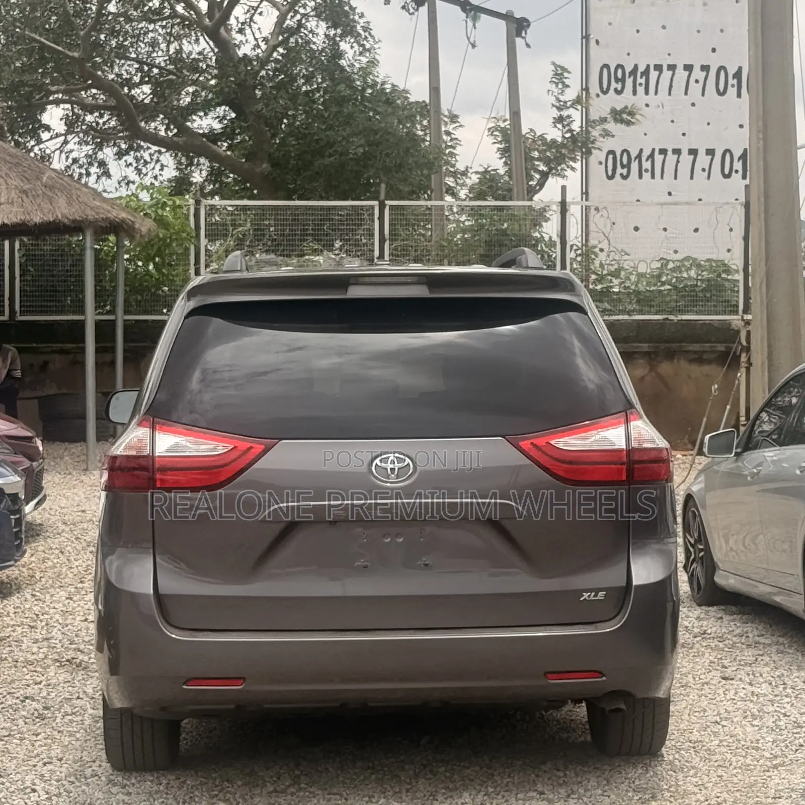 Toyota Sienna XLE 8 Passenger (3.5L 6cyl 6A) 2016 Gray
