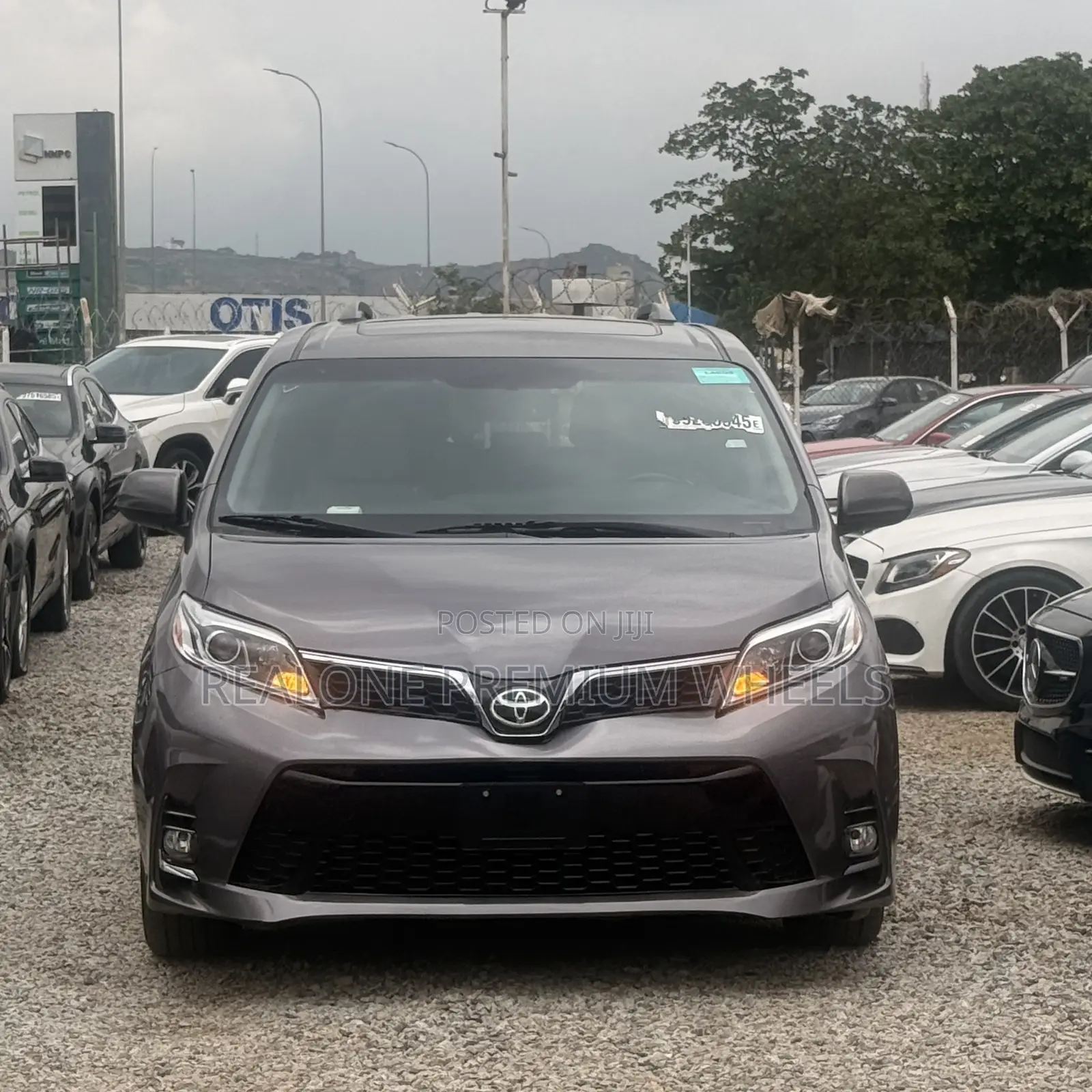 Toyota Sienna XLE 8 Passenger (3.5L 6cyl 6A) 2016 Gray
