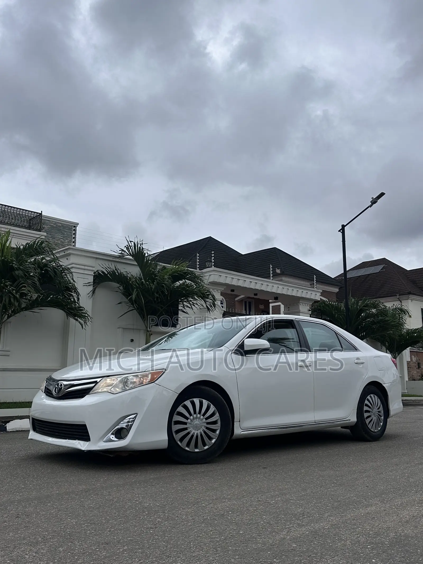 Toyota Camry LE 4dr Sedan (2.5L 4cyl 6A) 2014 White