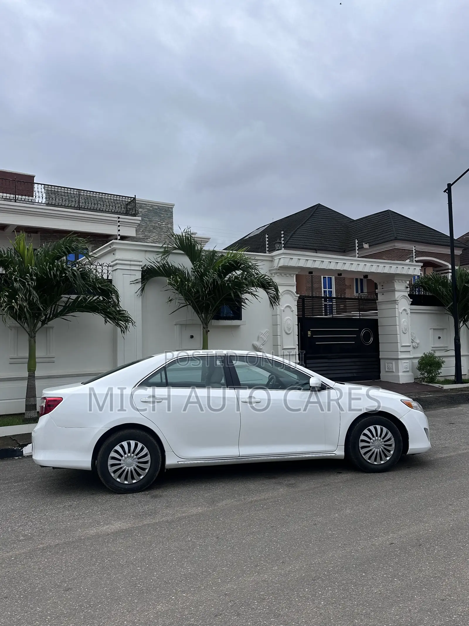 Toyota Camry LE 4dr Sedan (2.5L 4cyl 6A) 2014 White