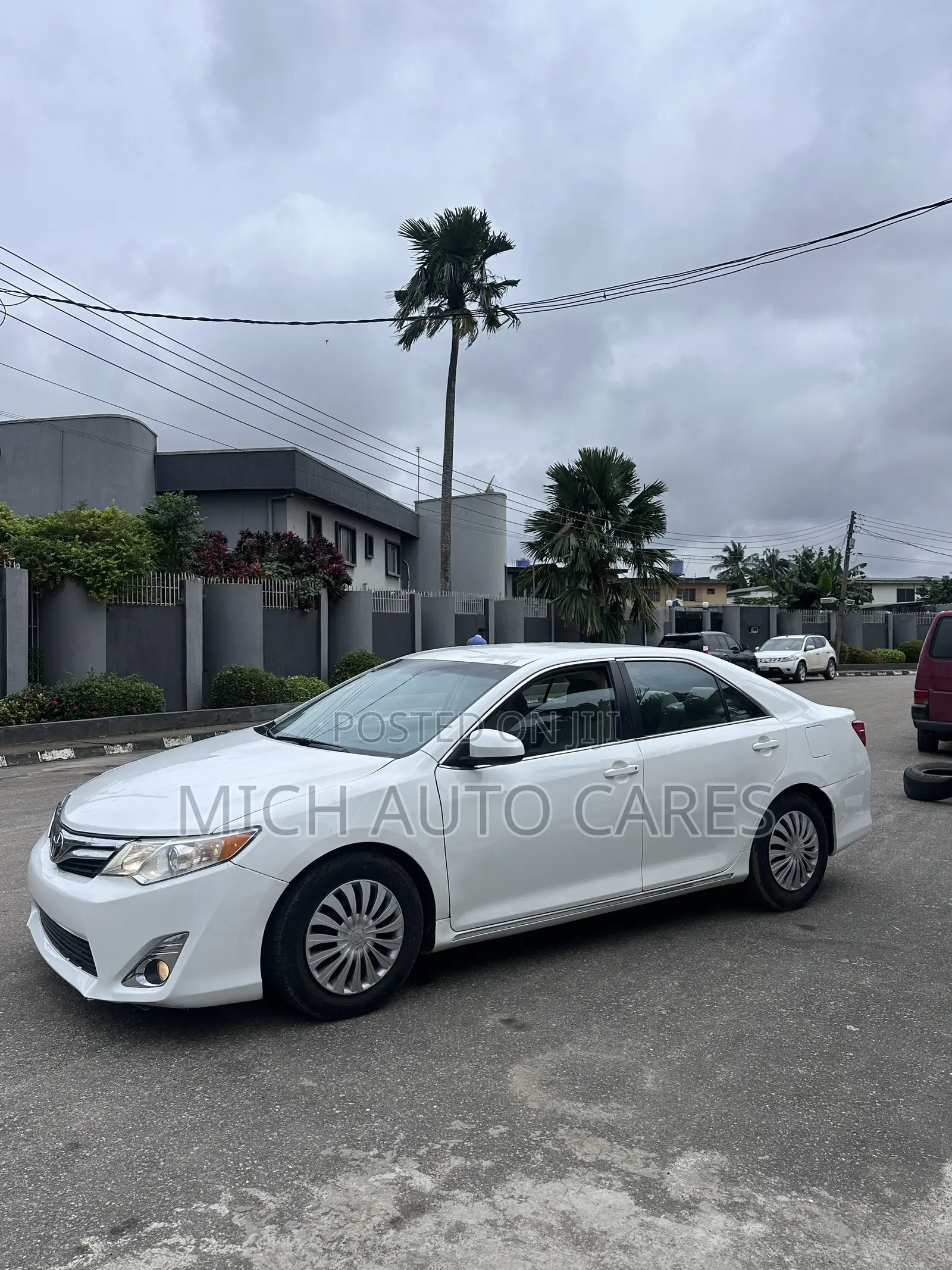 Toyota Camry LE 4dr Sedan (2.5L 4cyl 6A) 2014 White